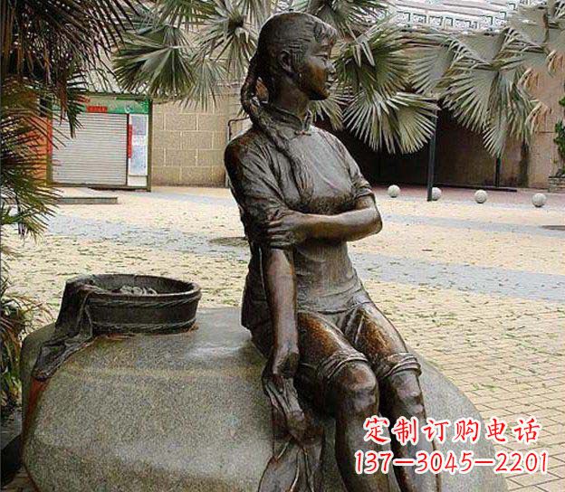 辽阳公园洗衣服的女孩人物铜雕
