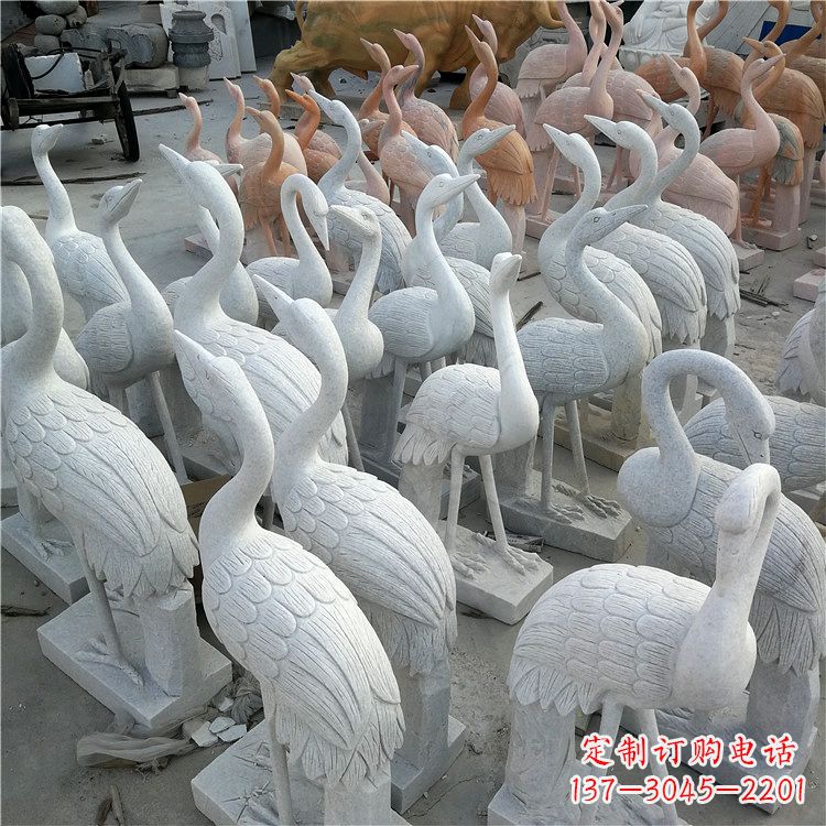 辽阳风格独特的仙鹤石雕摆件