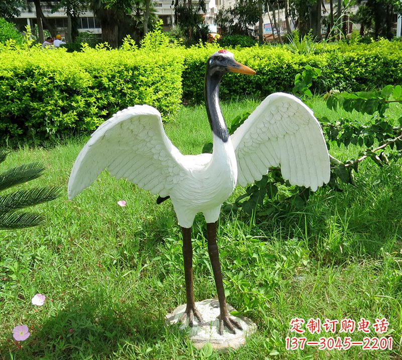 辽阳中领雕塑精美的仙鹤雕塑