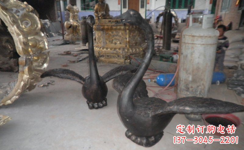 辽阳汇聚灵性的仙鹤塑像