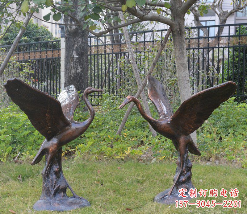 辽阳高雅实木雕刻精美仙鹤景观玻璃钢仿铜摆件