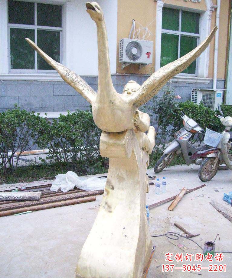 辽阳孩子与天鹅·梦幻铜雕