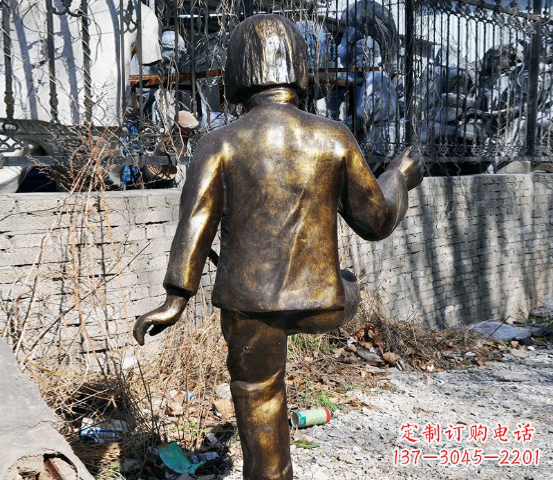 辽阳纯正艺术——公园小女孩踢毽子铜雕
