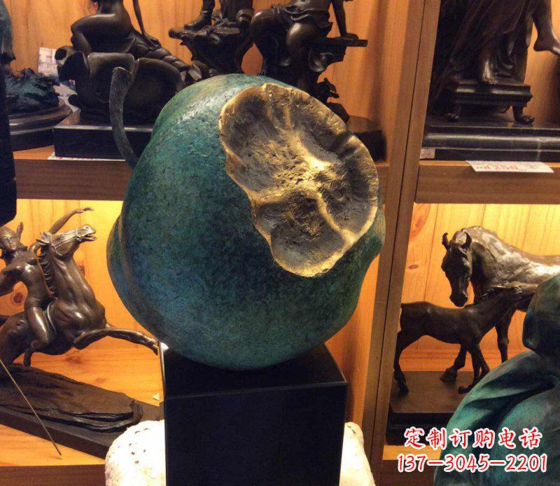辽阳铜质可爱苹果雕塑