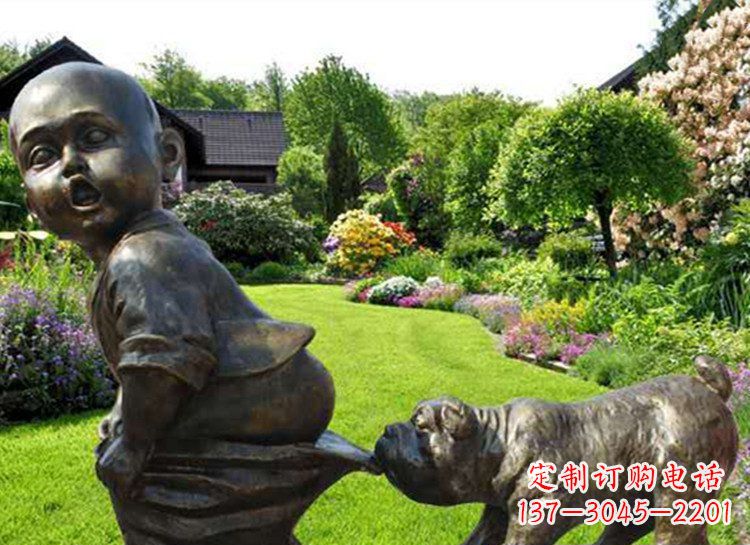 辽阳小孩咬小狗大雕塑