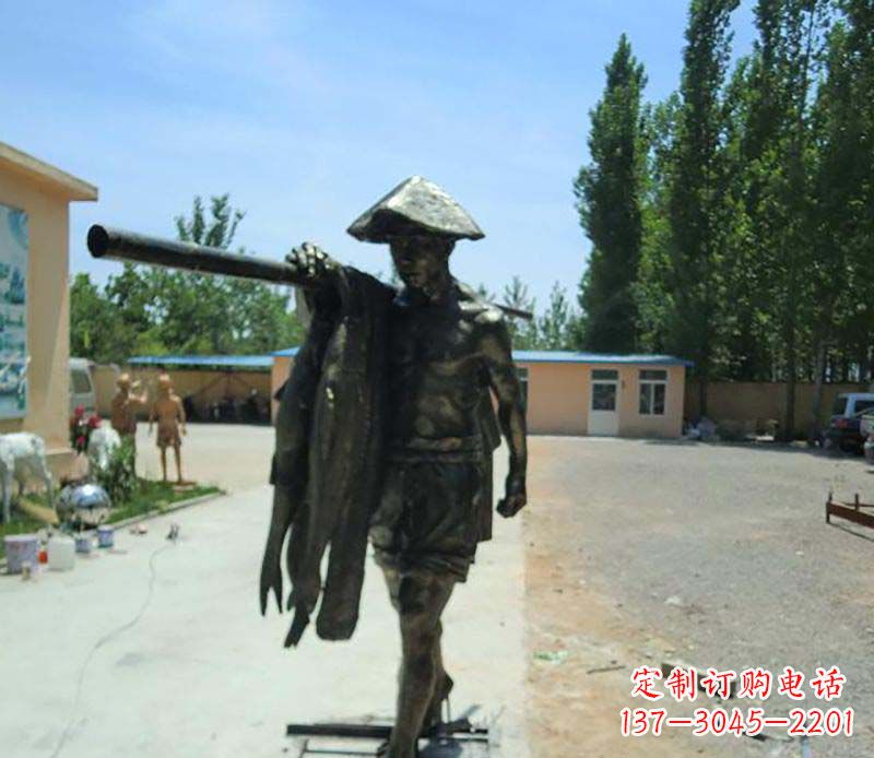 辽阳传承古老文化的渔民雕塑