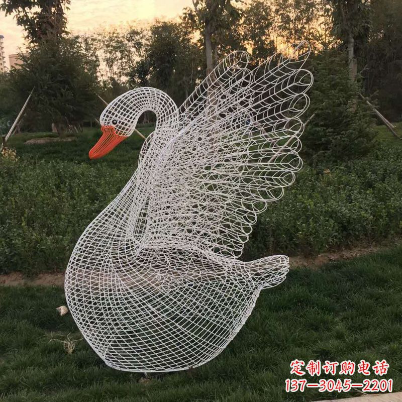辽阳秀美天鹅铁艺雕塑,点缀公园绿地