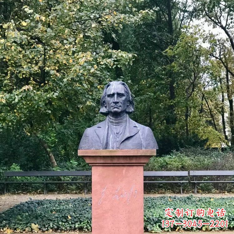 辽阳钢琴音乐家肖邦的经典雕塑
