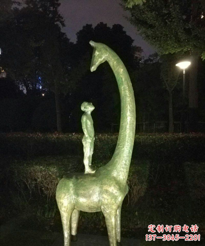 辽阳壮观绝伦的长颈鹿雕塑