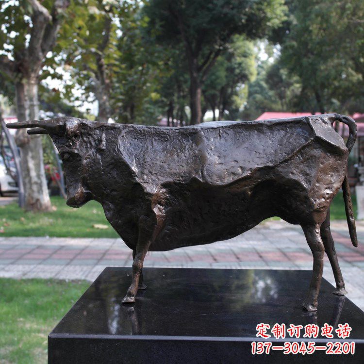 辽阳公园铸铜动物雕塑抽象牛