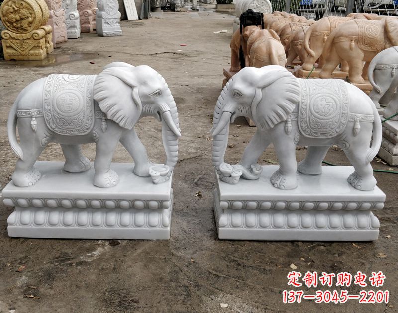 辽阳古代门前两侧大象石雕