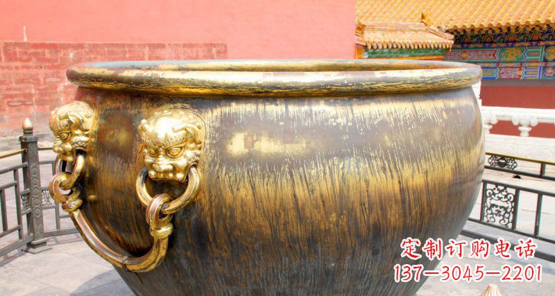 辽阳故宫圆形水缸铜雕