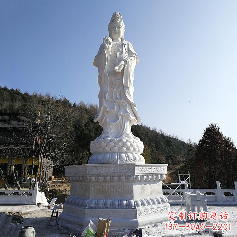辽阳公园雍容华贵的观音石雕