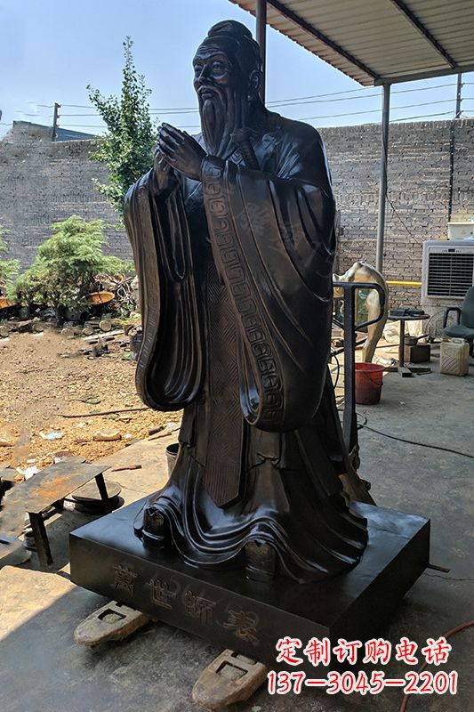 辽阳精美孔子雕塑,还原历史大师的英姿