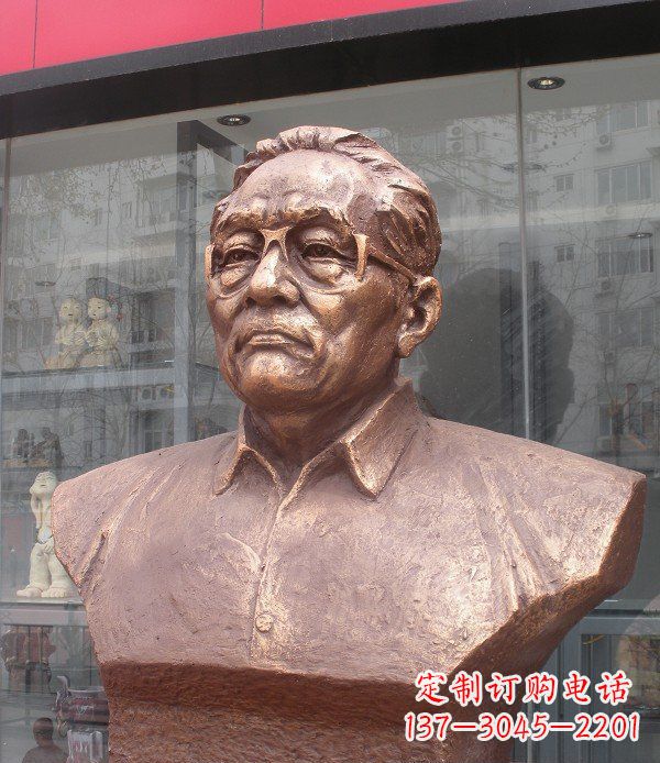 辽阳以巴金头像为原型打造的高贵铜雕艺术