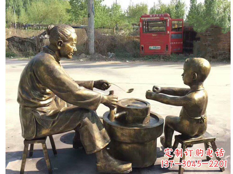 辽阳浓情母亲磨豆浆小品人物铜雕;
