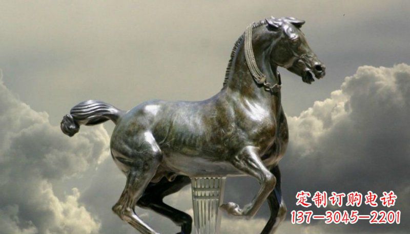 辽阳铜雕艺术品:纯手工雕刻的奔马铜雕