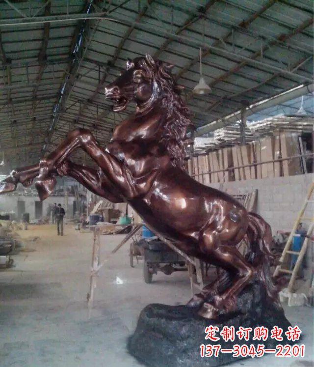 辽阳中领雕塑出品：铜雕正面奔马