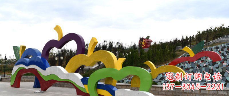 辽阳广场艺术:不锈钢抽象彩色苹果雕塑