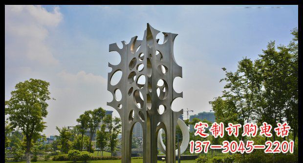 辽阳定制化大型不锈钢松树雕塑