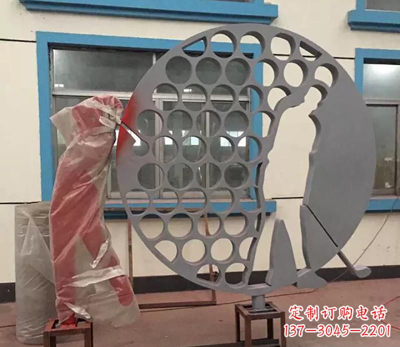 辽阳广场不锈钢打高尔夫球雕塑