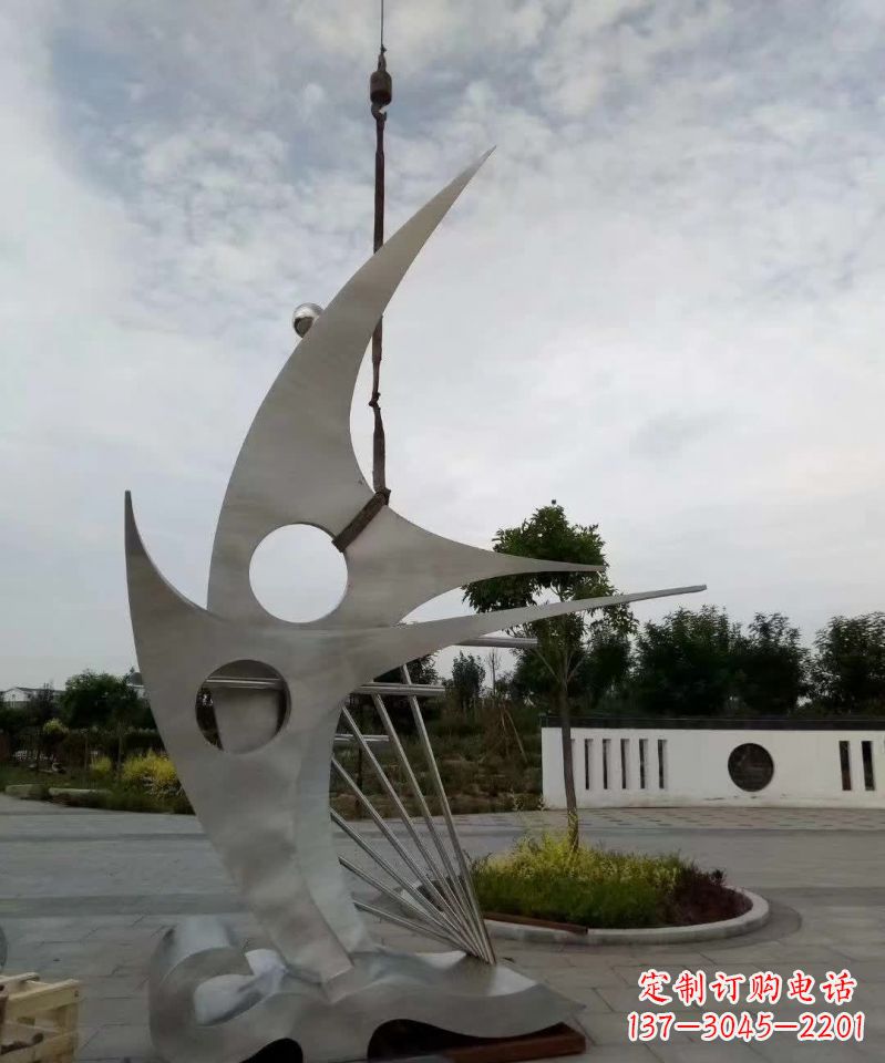 辽阳广场不锈钢帆船景观雕塑