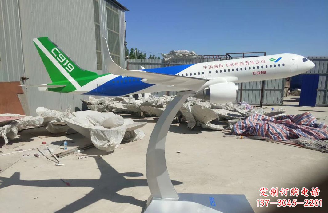 辽阳广场不锈钢飞机造型雕塑