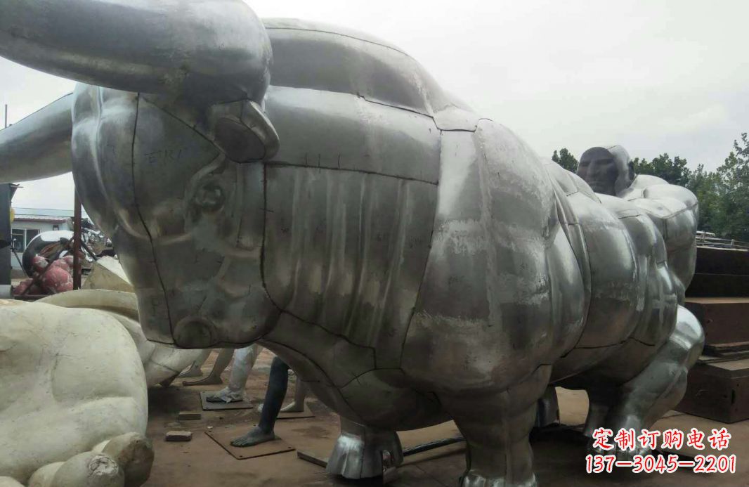 辽阳中领雕塑:复古拓荒牛不锈钢雕塑