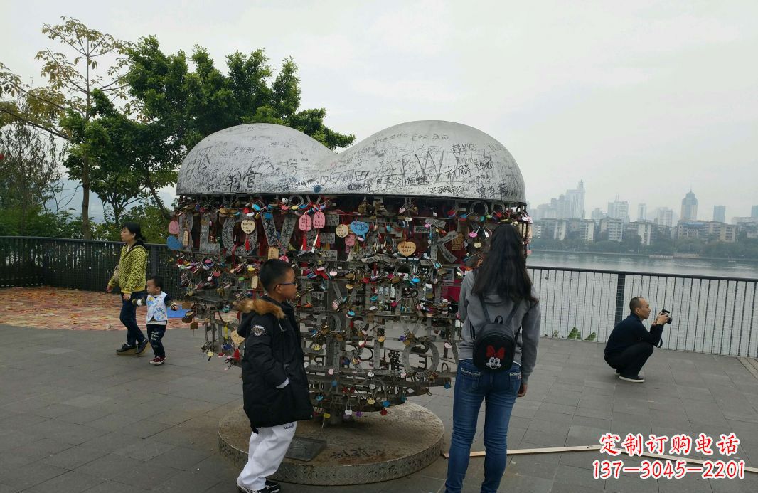 辽阳不锈钢英文字母镂空景观雕塑