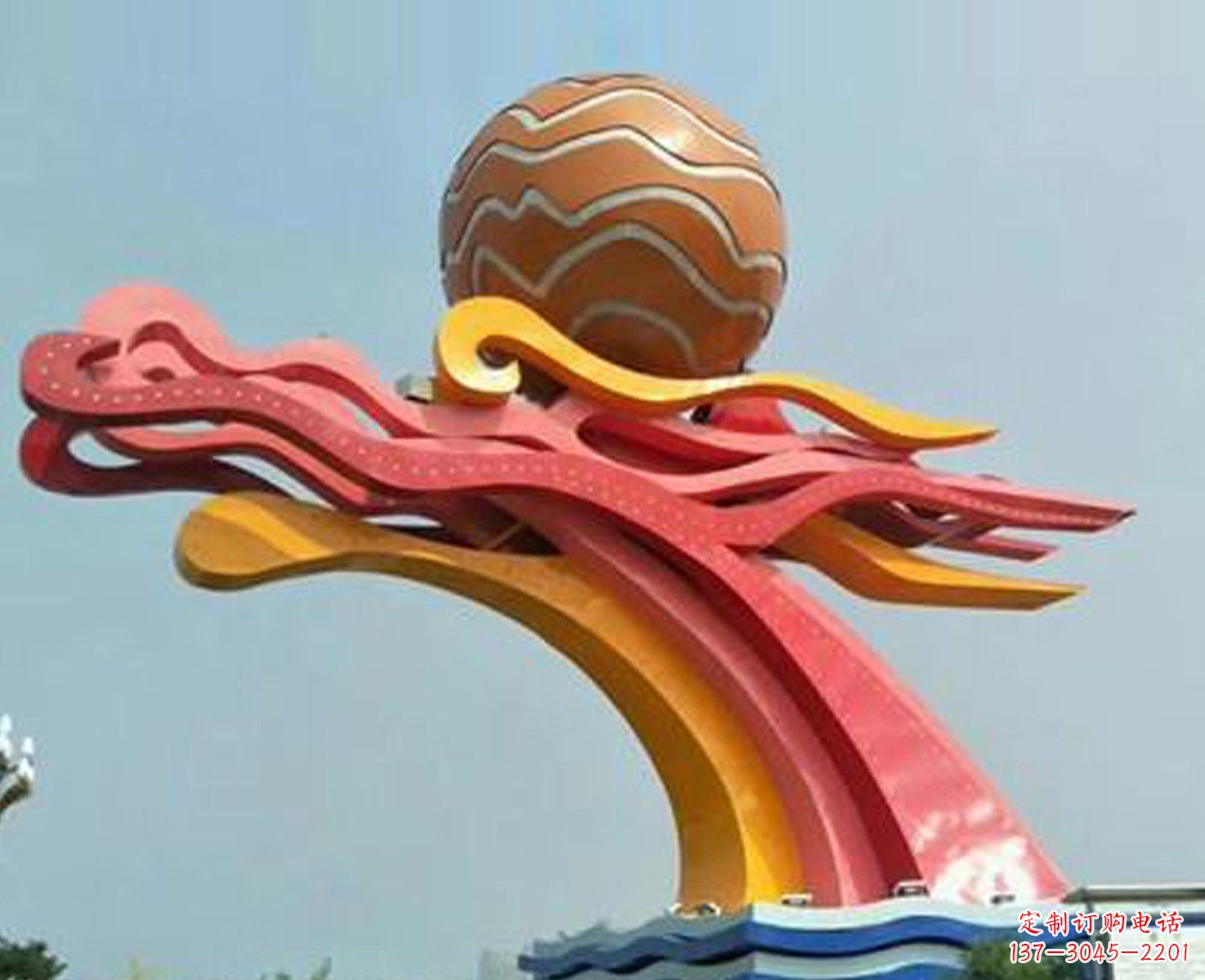 辽阳广场彩色不锈钢龙头雕塑