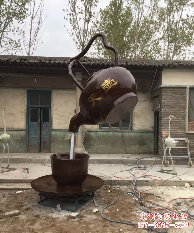 辽阳广场茶壶景观铜雕