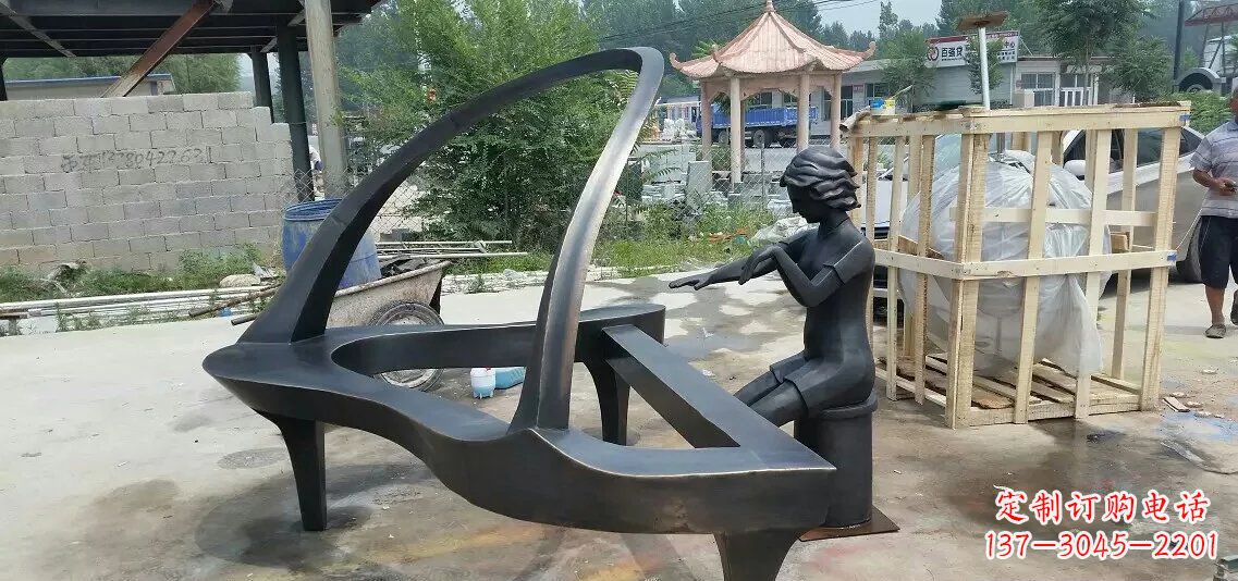 辽阳广场抽象弹钢琴景观铜雕