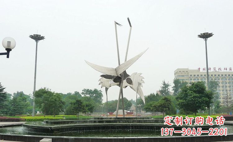 辽阳极致之美,仙鹤雕塑展示现代精致生活