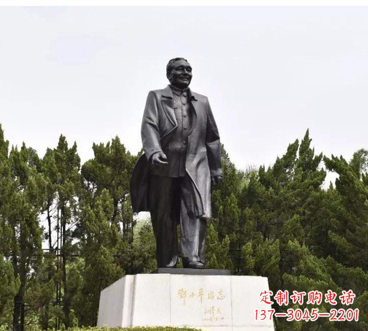 辽阳广场邓小平伟人铜雕