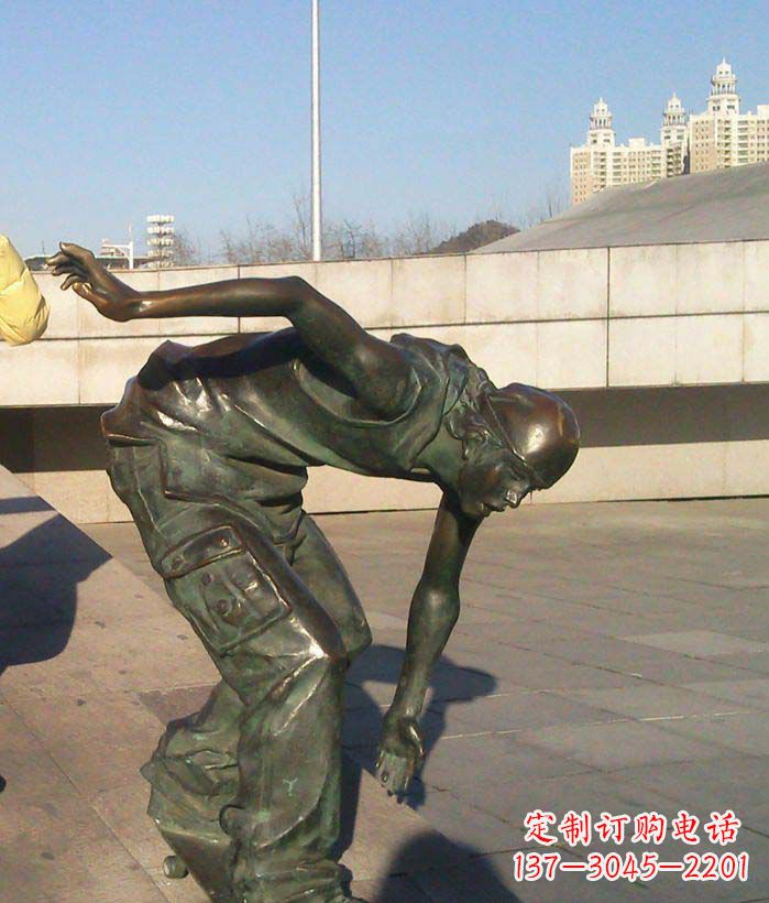 辽阳中领雕塑:青年景观铜雕