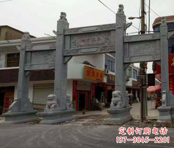 辽阳广场景观三门石雕牌坊