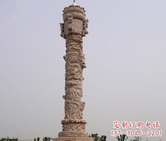 辽阳广场景观晚霞红石龙柱