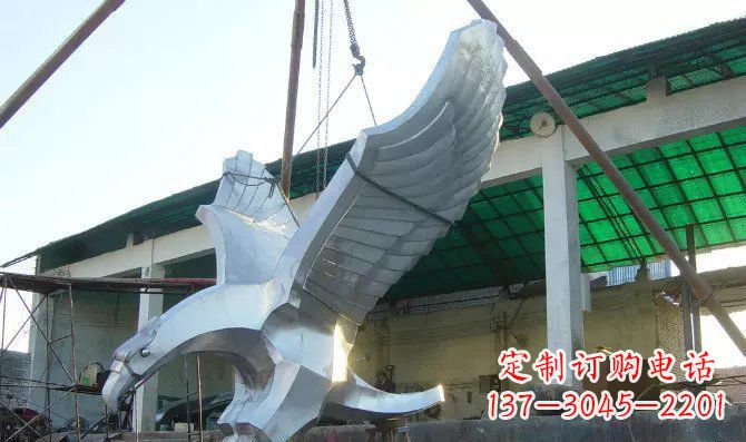 辽阳广场老鹰不锈钢雕塑