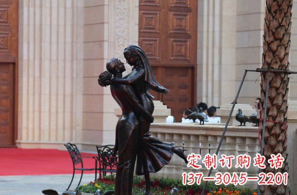 辽阳广场浪漫情侣人物铜雕