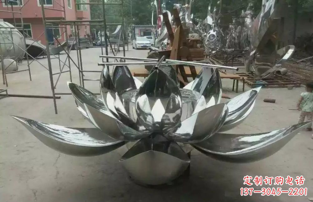 辽阳广场莲花不锈钢雕塑