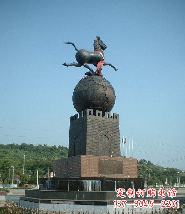 辽阳广场马踏地球城市景观铜雕