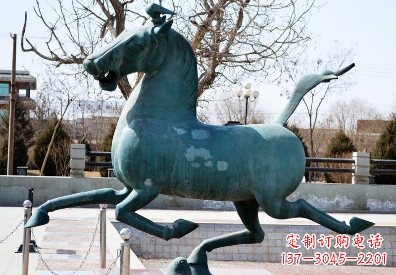 辽阳广场马踏飞燕铜雕