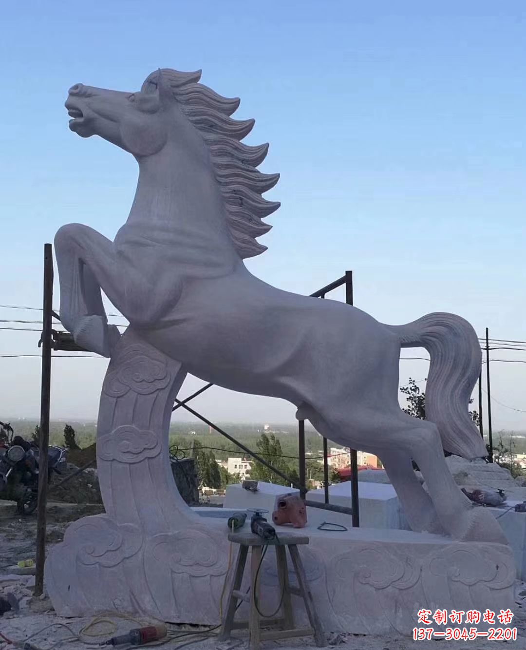 辽阳广场马踏祥云石雕
