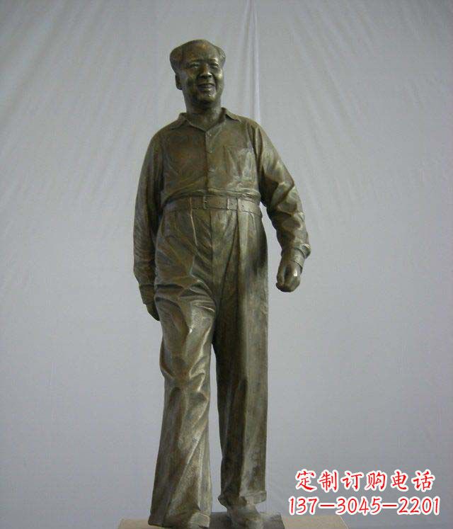 辽阳广场毛主席伟人铜雕