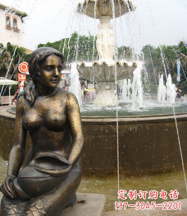 辽阳广场拿海螺的美人鱼景观铜雕