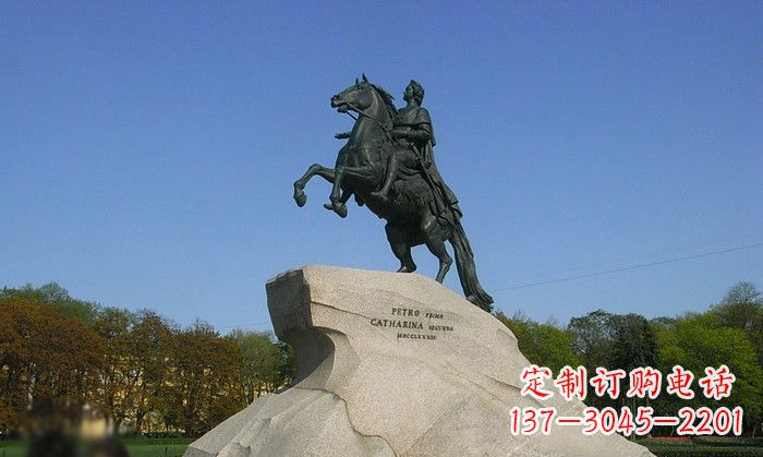 辽阳广场骑马的人物铜雕
