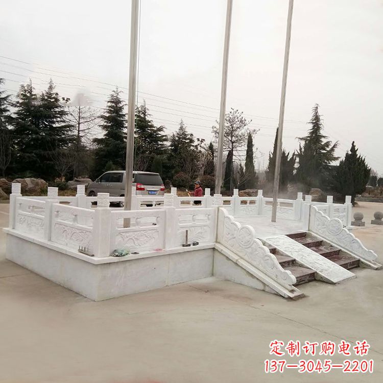 辽阳广场升旗台石雕