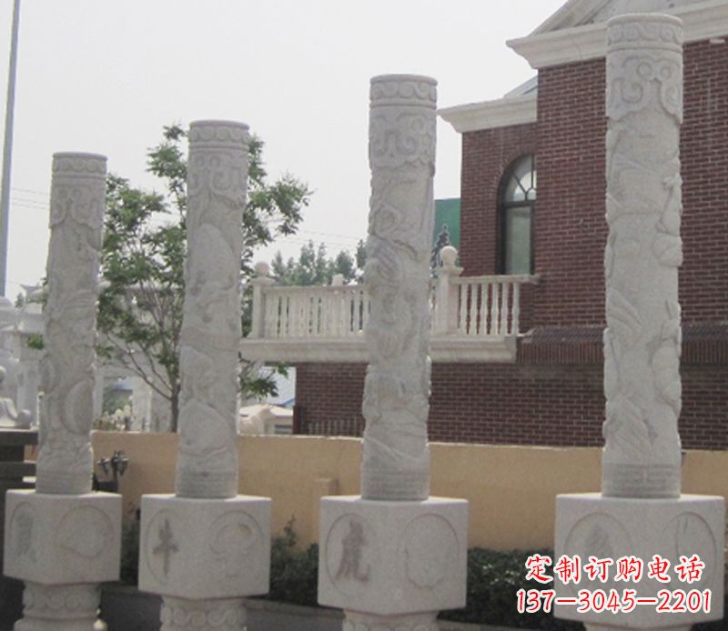 辽阳广场十二生肖柱子石雕