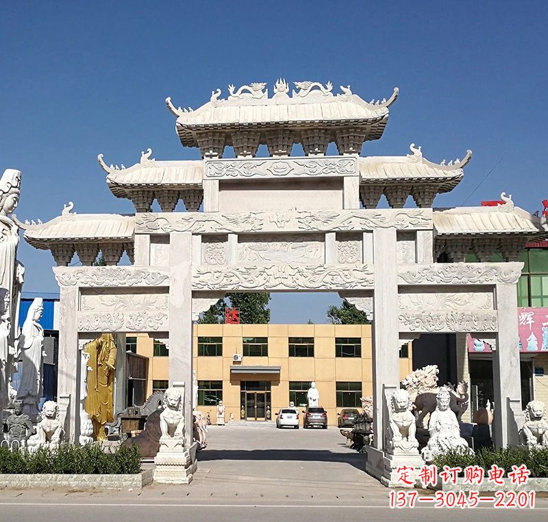 辽阳广场石雕牌坊