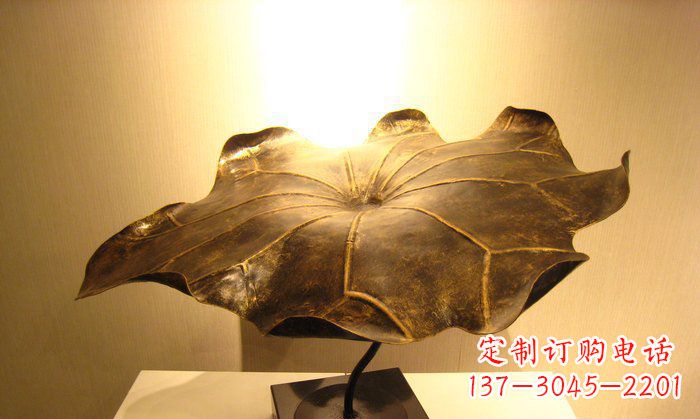 辽阳深受人们喜爱的铜雕荷叶雕塑,由贵金属精铸…